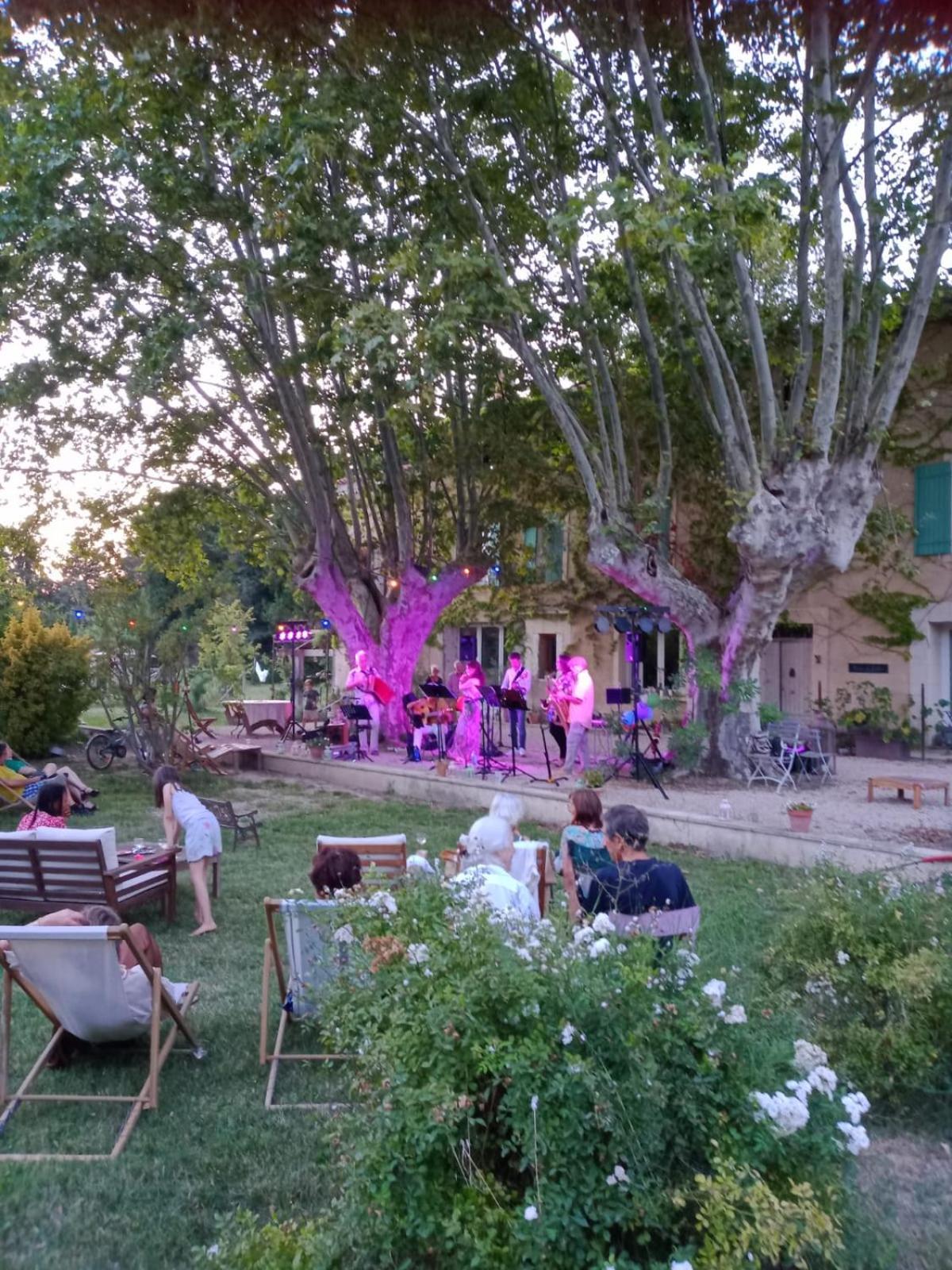 Mas De Karlotte Villa Pernes-les-Fontaines Exterior photo